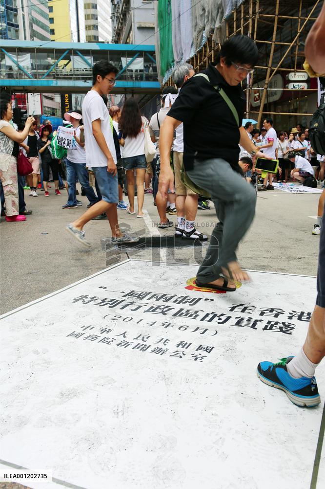 Man stomps on board mocked as cover of China's report