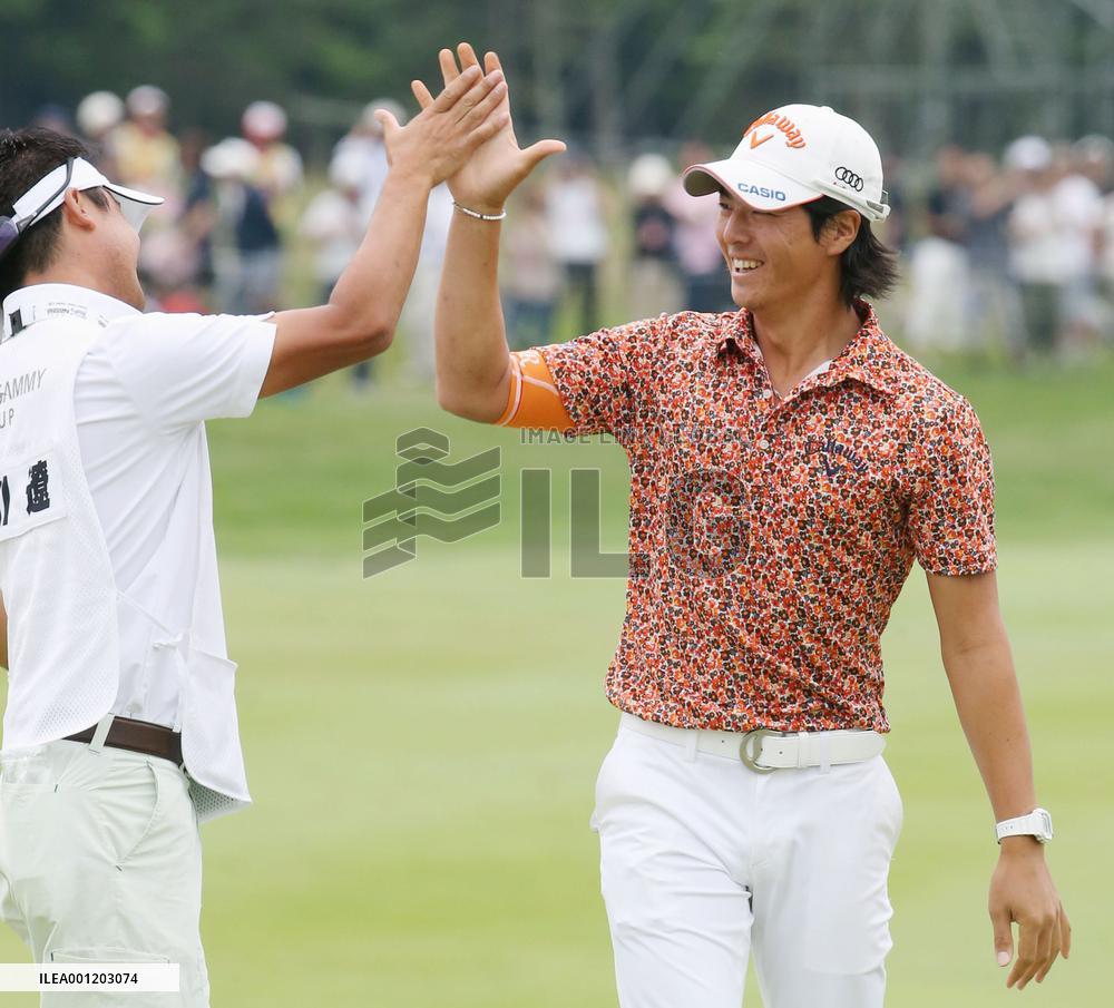 Ishikawa reacts after winning Sega Sammy Cup playoff