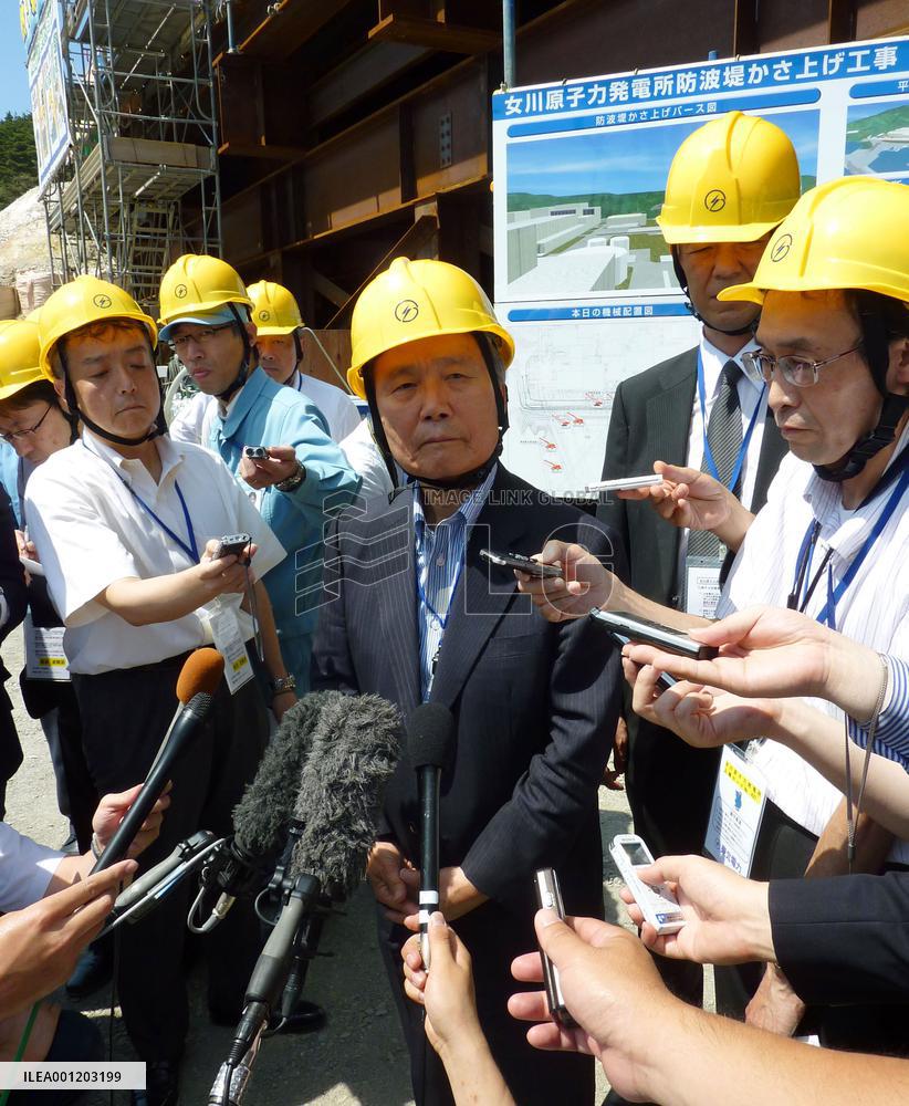 Keidanren chief visits Onagawa nuclear plant