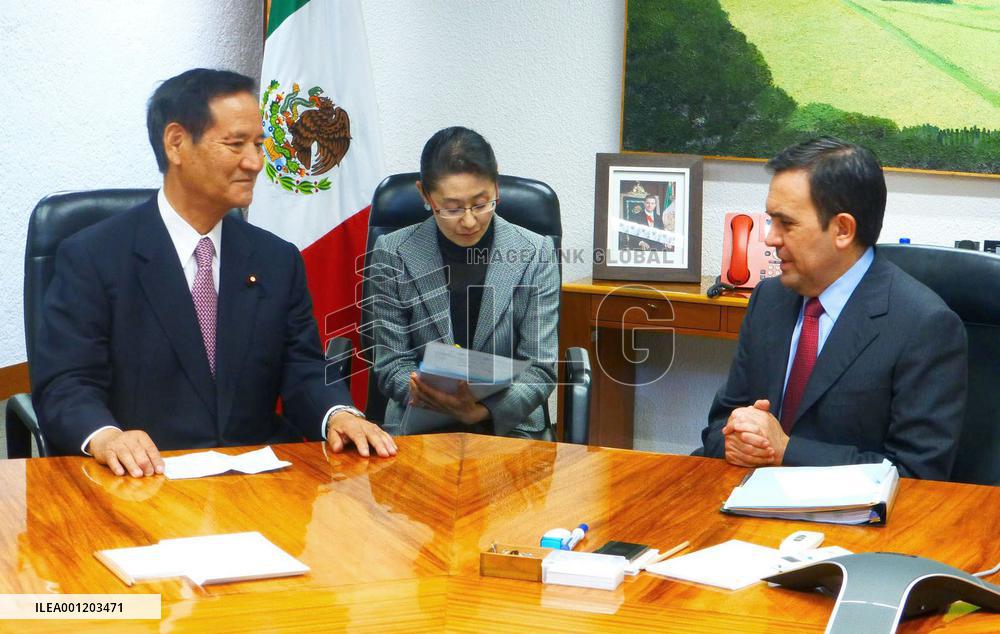 Mexican economy chief, LDP's TPP head meet on EPA