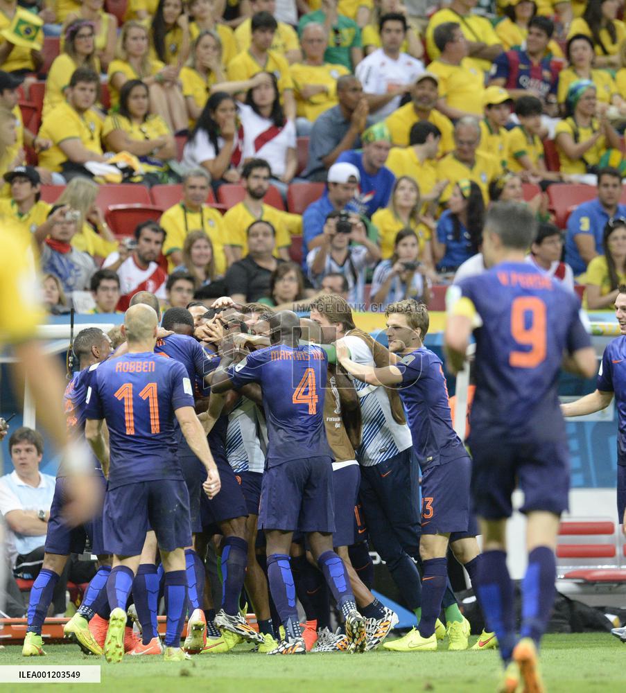 Netherlands down Brazil 3-0 to take 3rd place