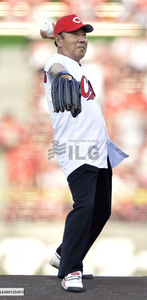 Ex-Carp player throws opening pitch at 'Peace Night Game'