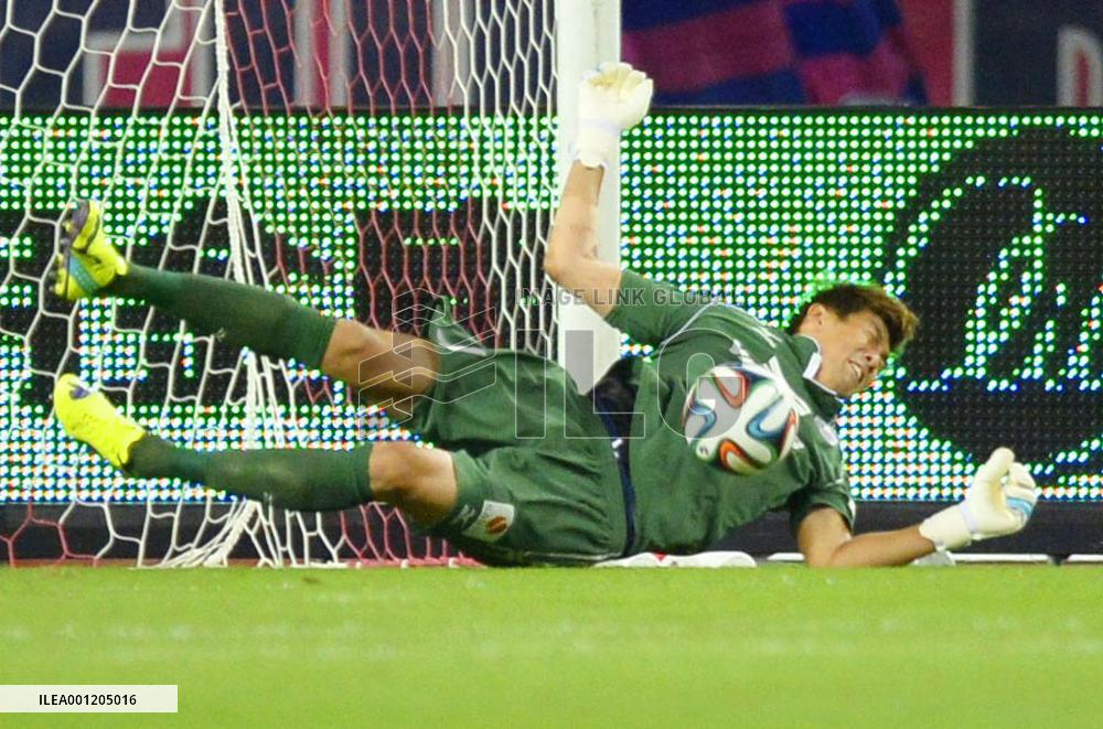 Cerezo Osaka's Kim saves goal