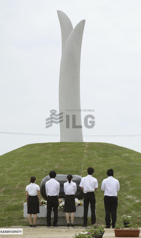 Cenotaph as high as tsunami built in northern Japan