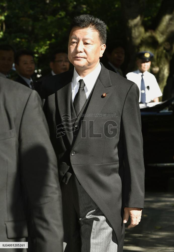 Yasukuni Shrine on anniv. of end of WWII