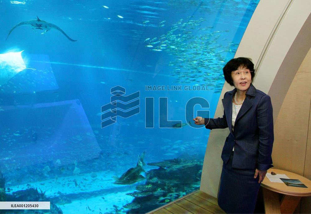 Japanese governor on casino study tour in Singapore