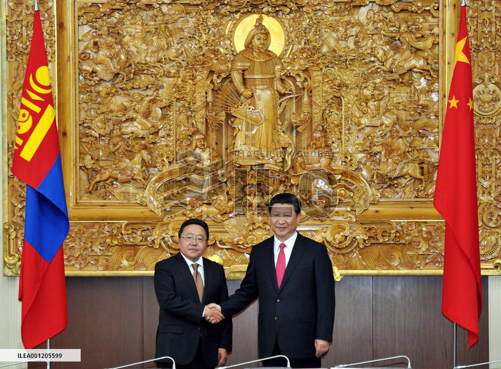 Chinese, Mongolian leaders shake hands before talks