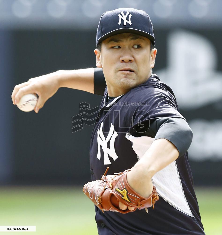 Yankees hurler Tanaka throws 35 test pitches