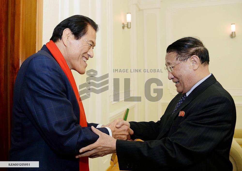 Inoki meets N. Korean diplomat