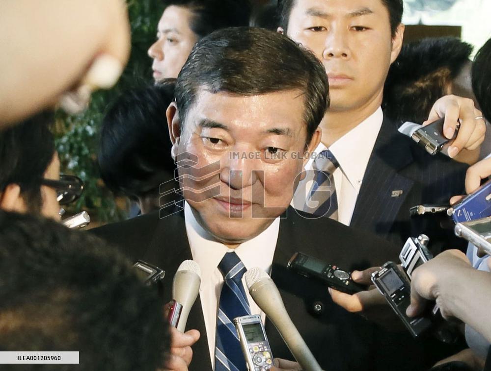 Ishiba to accept Abe's decision in Cabinet reshuffle
