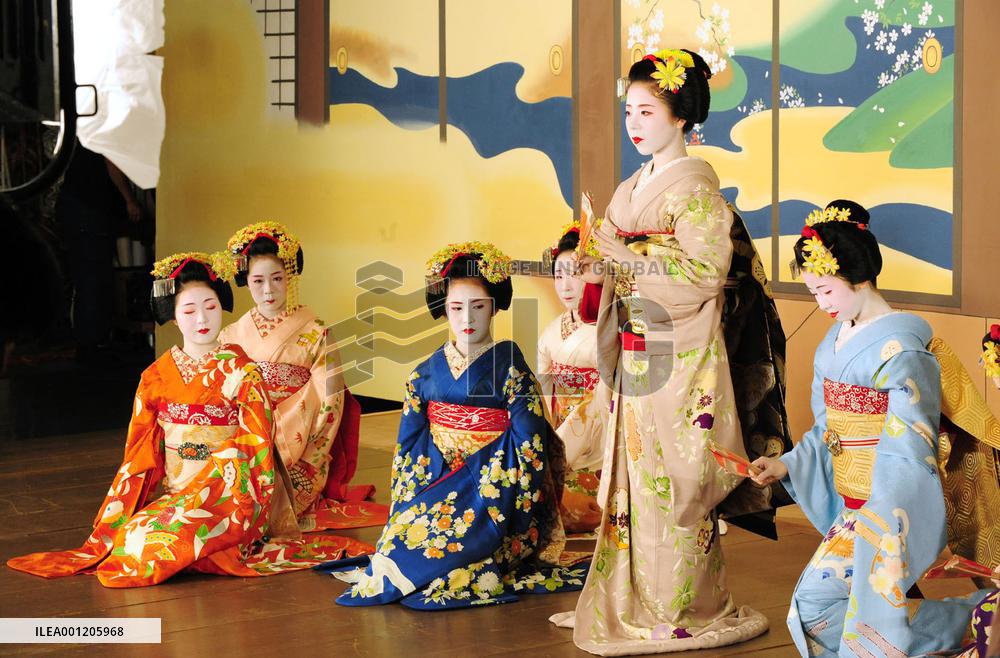 Maiko at photo session for Nov. Gion Dance