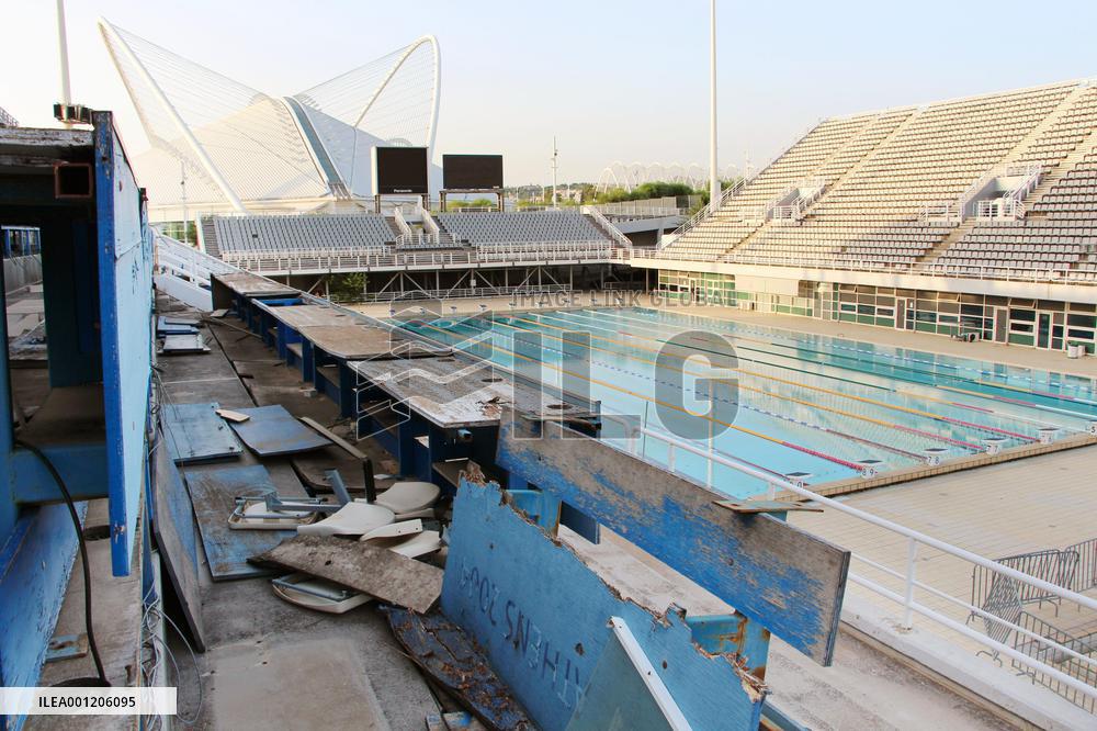 Press seats at Athens Olympic pool remain abandoned