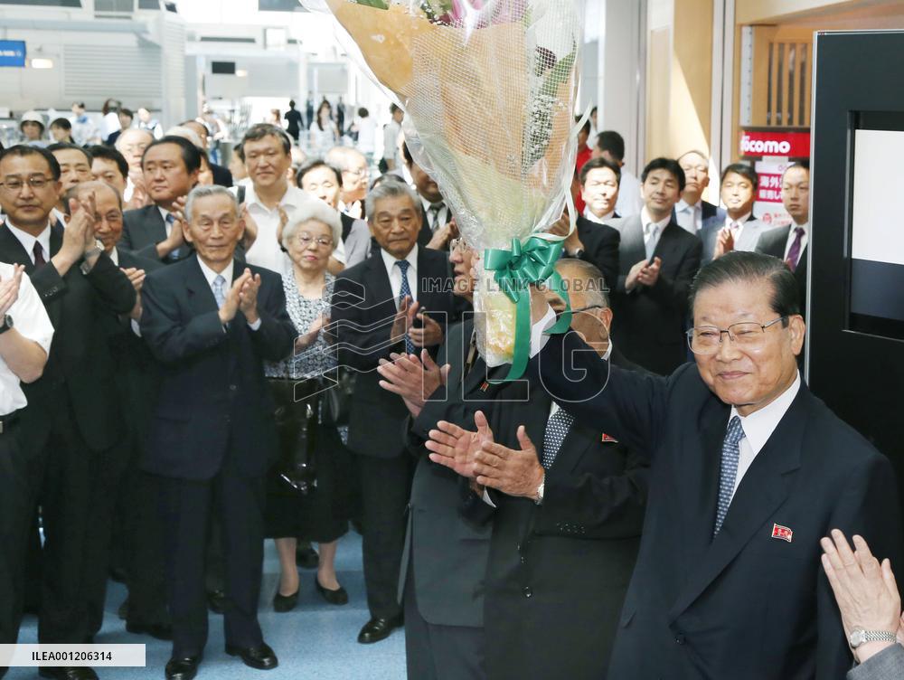 Leader of pro-Pyongyang group in Japan leaves for N. Korea