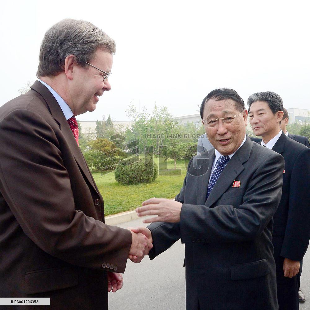 N. Korea's key diplomat leaves for Europe