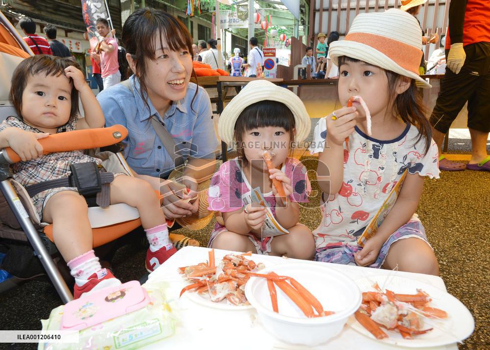 Mother, children eat red snow crab meat