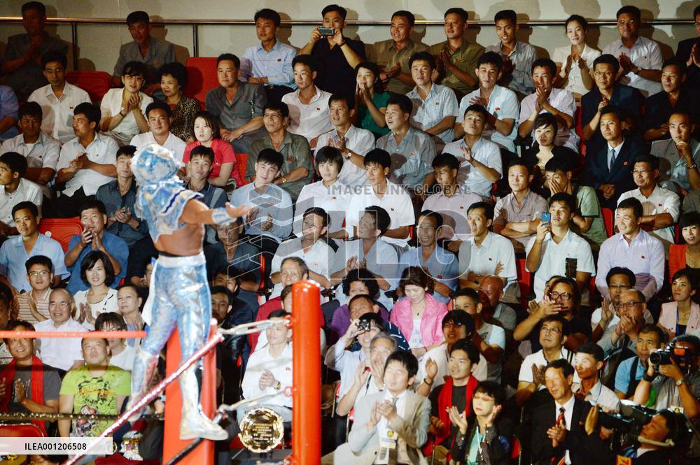 N. Korean fans cheer pro wrestler