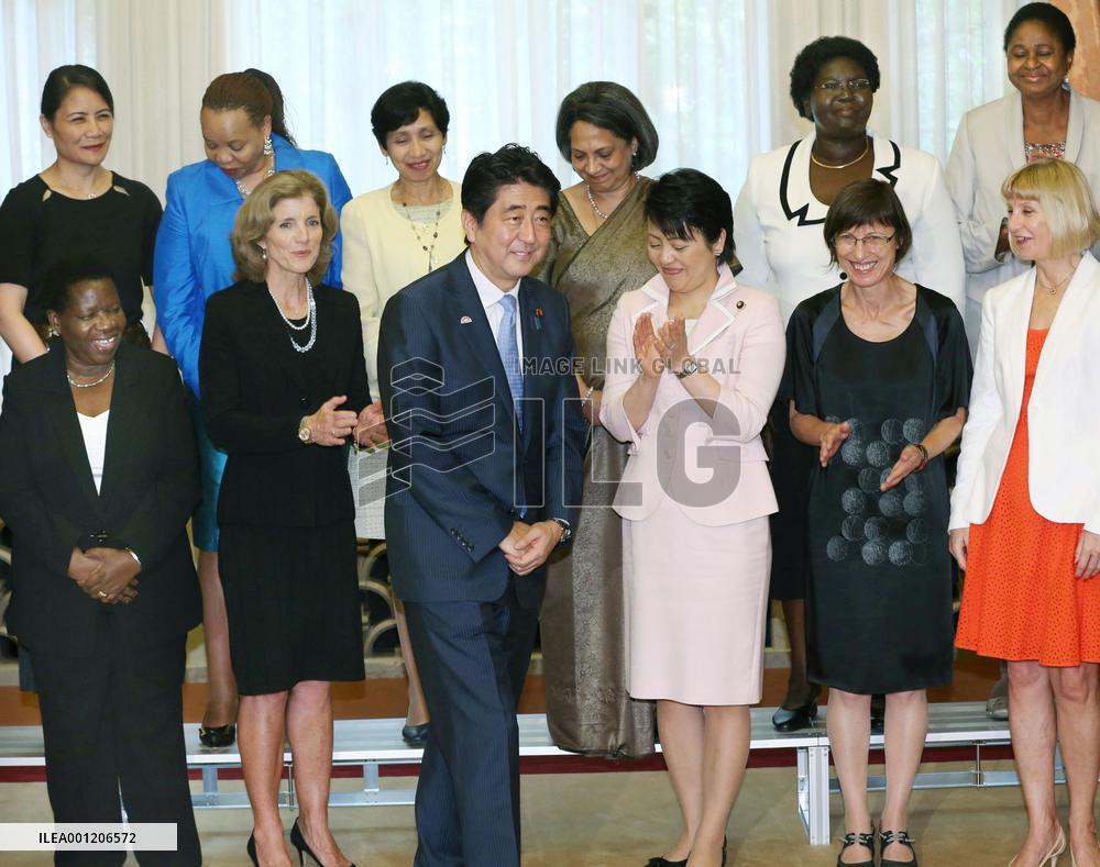 Abe invites female foreign envoys to luncheon