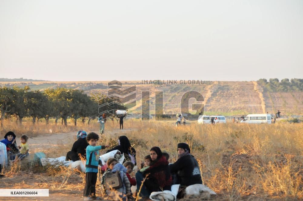 Syrian refugees on Turkish border