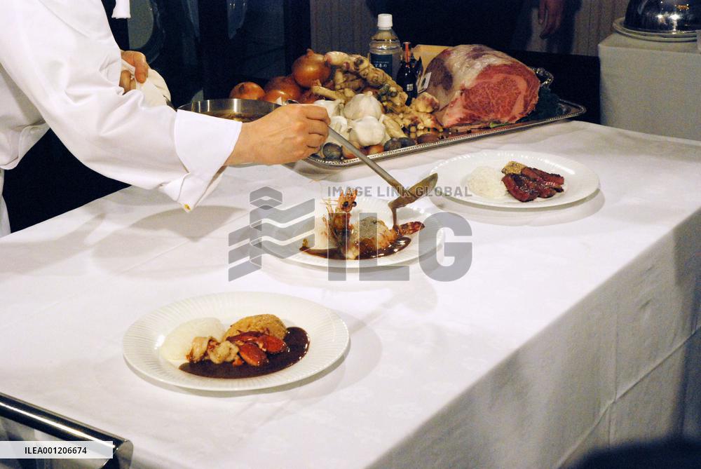 Hotel sells 3 kinds of 10,000 yen curried rice