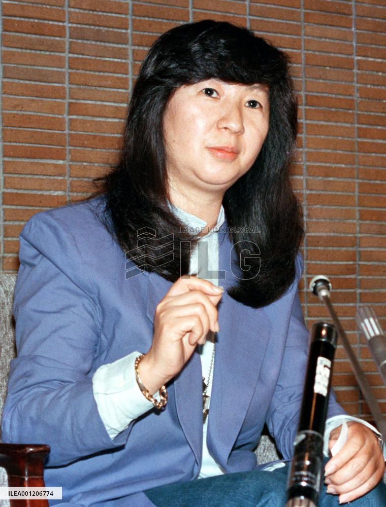 Songwriter, novelist Yamaguchi dies at 77