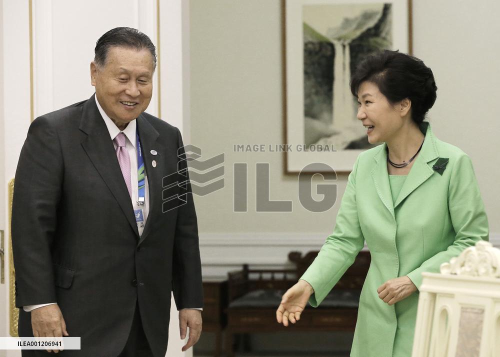 Former Japanese PM Mori meets with S. Korean Pres. Park