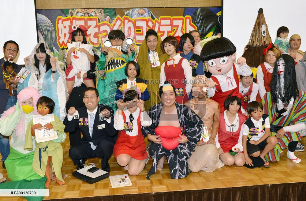 Comic character costume contest held in western Japan