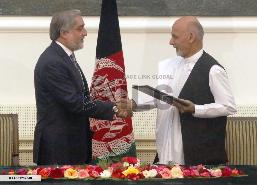 Afghan election candidates sign agreement on unity gov't