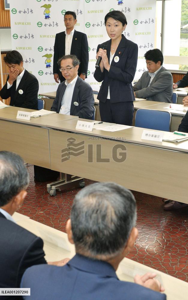 Industry minister Obuchi visits Fukushima village
