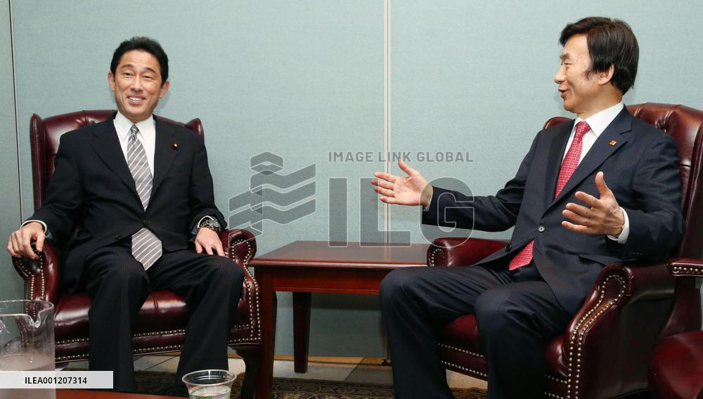 Japan, S. Korean foreign ministers hold talks in N.Y.