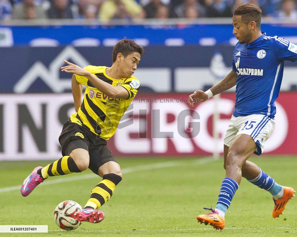 Dortmund's Kagawa plays in loss against Schalke
