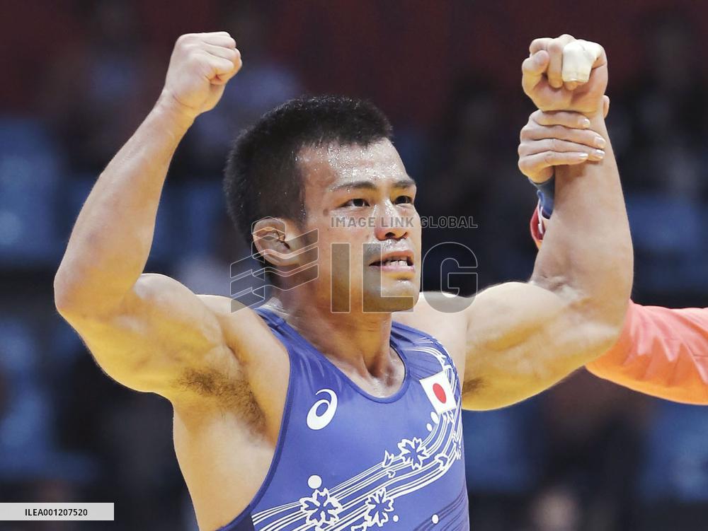 Takatsuka wins bronze in freestyle 61kg