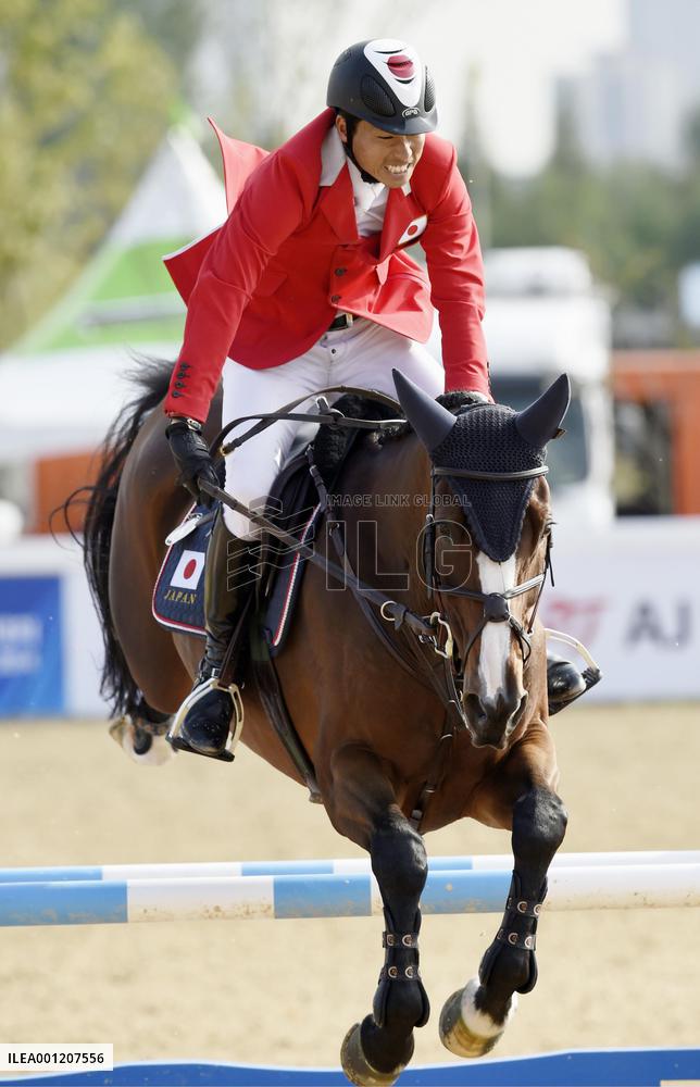 Sugitani wins bronze in equestrian individual jumping
