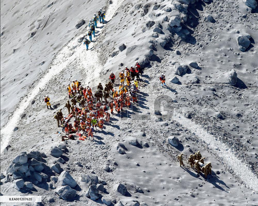 Search efforts resume in Mt. Ontake eruption