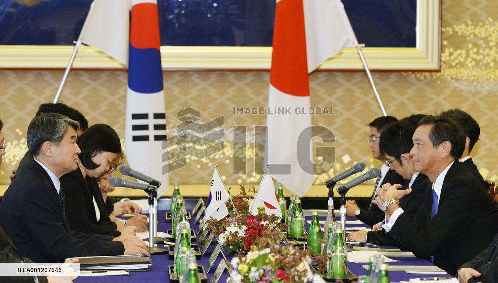 Japan, S. Korea officials meet for "strategic" talks