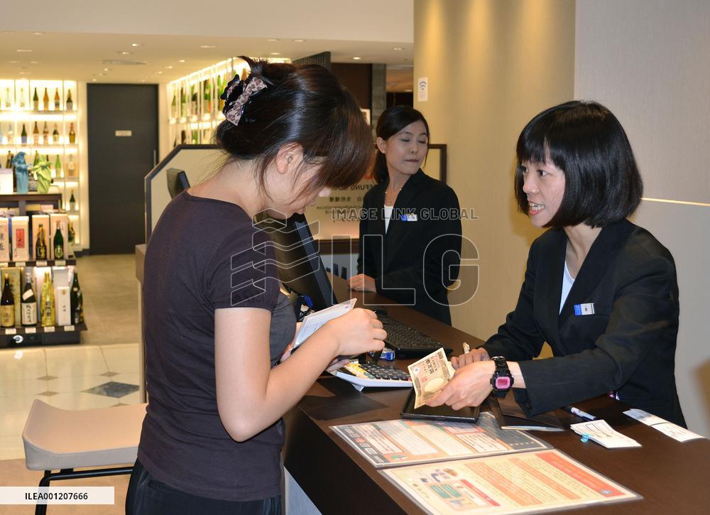 Retailer does duty-free paperwork for foreign shopper