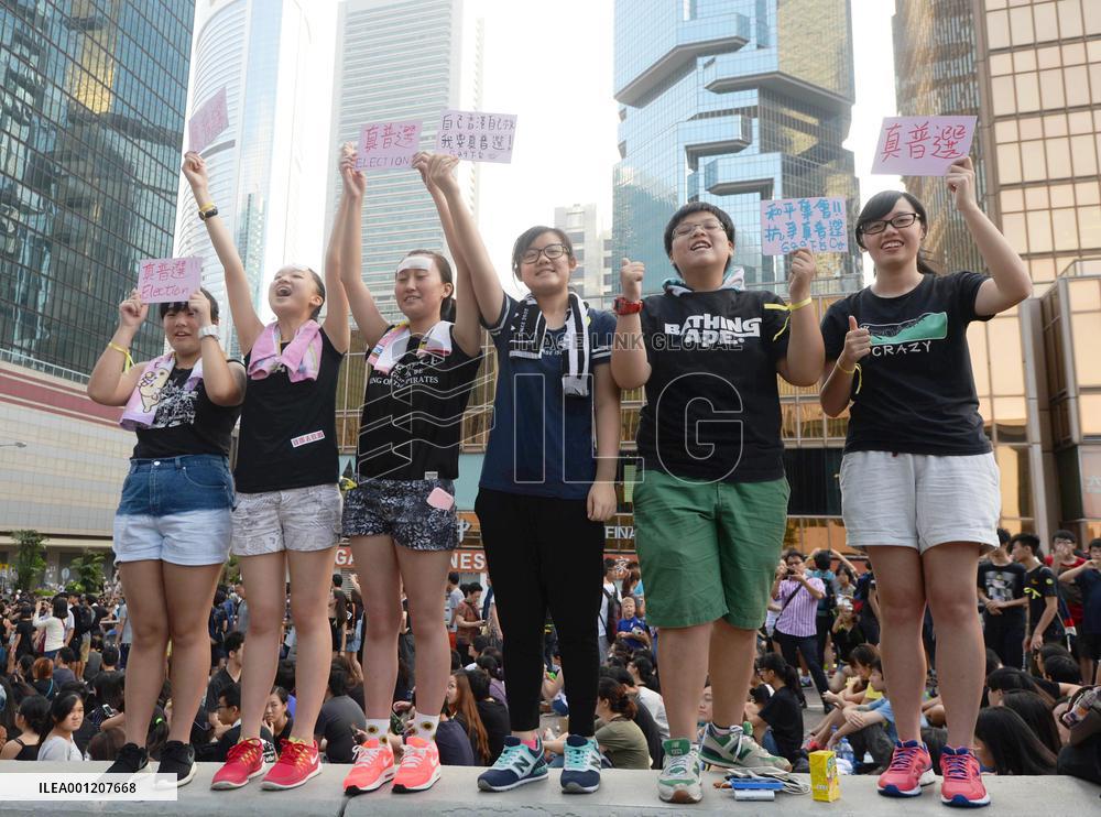 High school girls join pro-democracy protests in H.K.