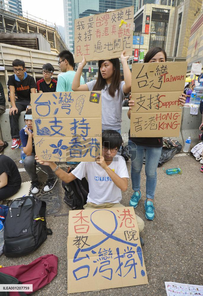 Taiwanese students back H.K.'s pro-democracy protests