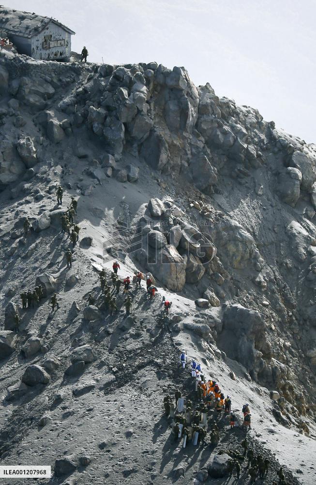 Rescue operations resume at Mt. Ontake