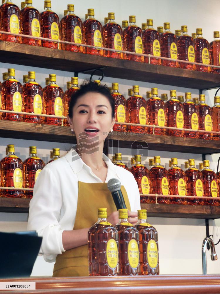 Actress Igawa's bar used in TV CM opens in Tokyo, Osaka