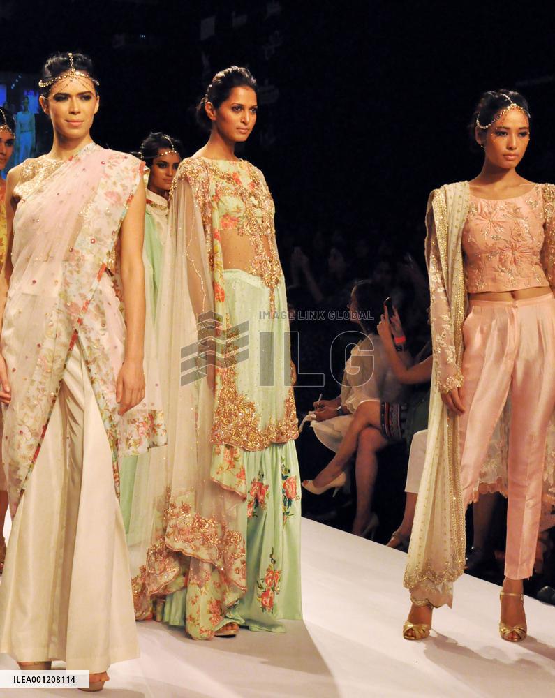 Models pose at Pakistani designer's fashion show in Mumbai