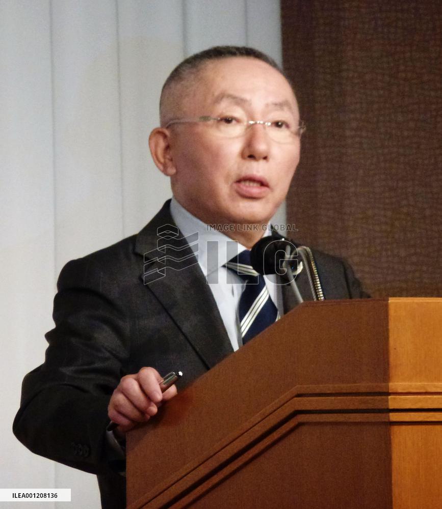 Fast Retailing's group net profit drops 28.7% in year through Aug.