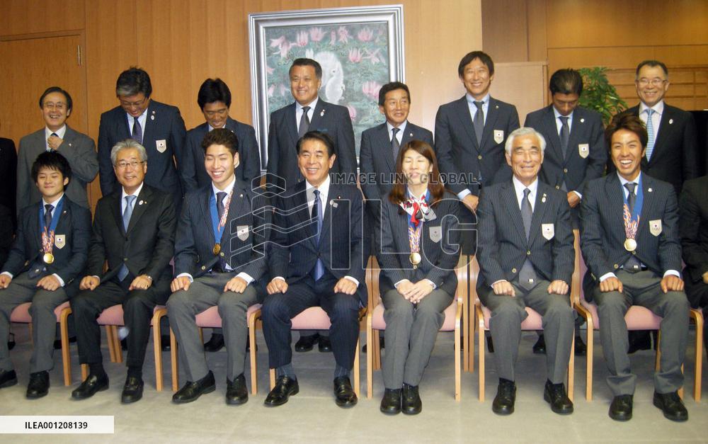 4 Asiad gold medalists pay courtesy call on sports minister