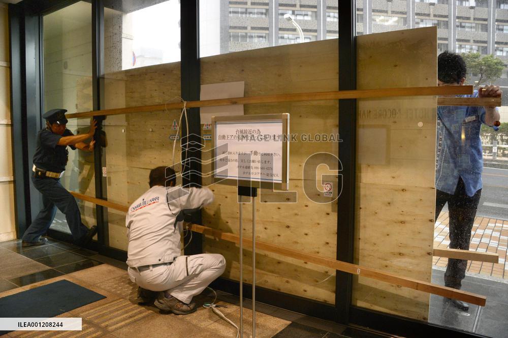 Typhoon Vongfong approaches Okinawa