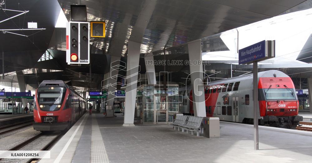Vienna Central Station opens formally