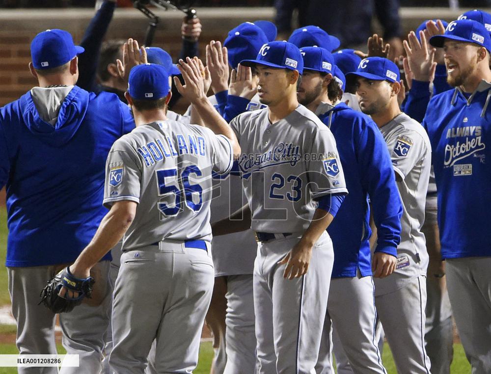 Royals edge Orioles in Game 2 of ALCS