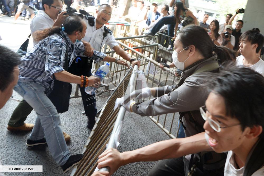 People against pro-democracy protests in H.K.
