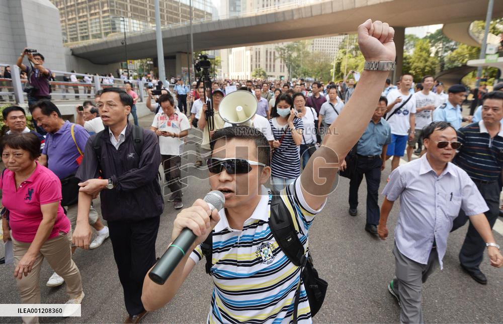 People against pro-democracy protests in H.K.