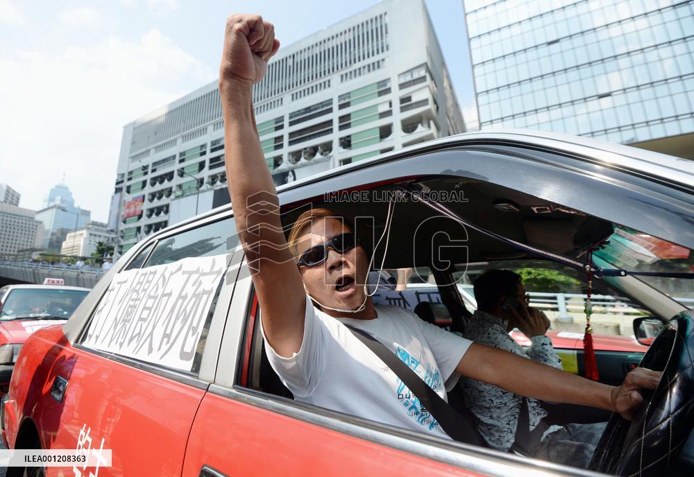People against pro-democracy protests in H.K.