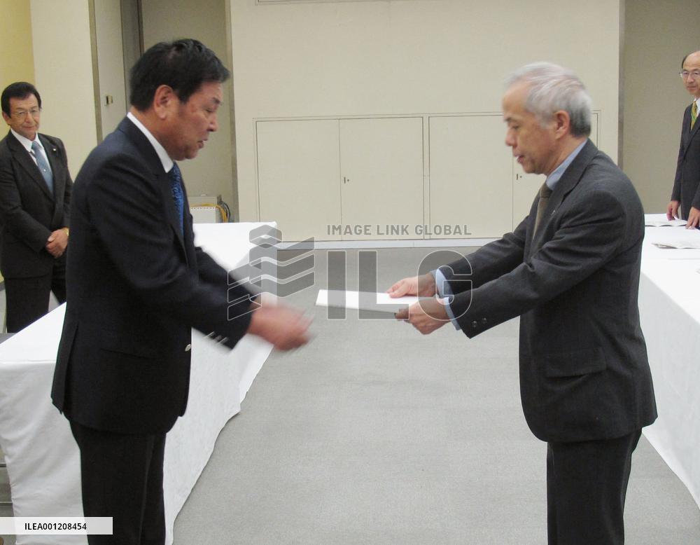 Village head asks TEPCO to resume nuke plant construction