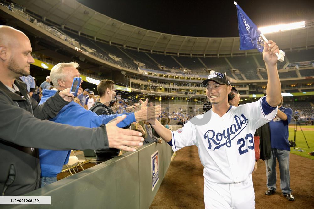 Royals sweep into World Series